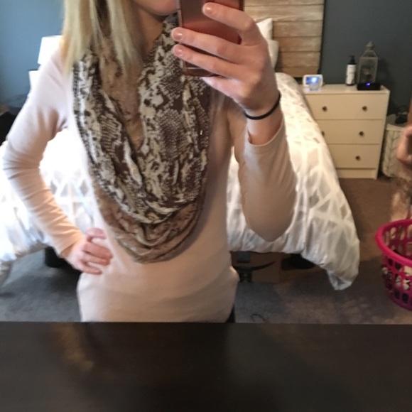Infinity scarf - Picture 4 of 4